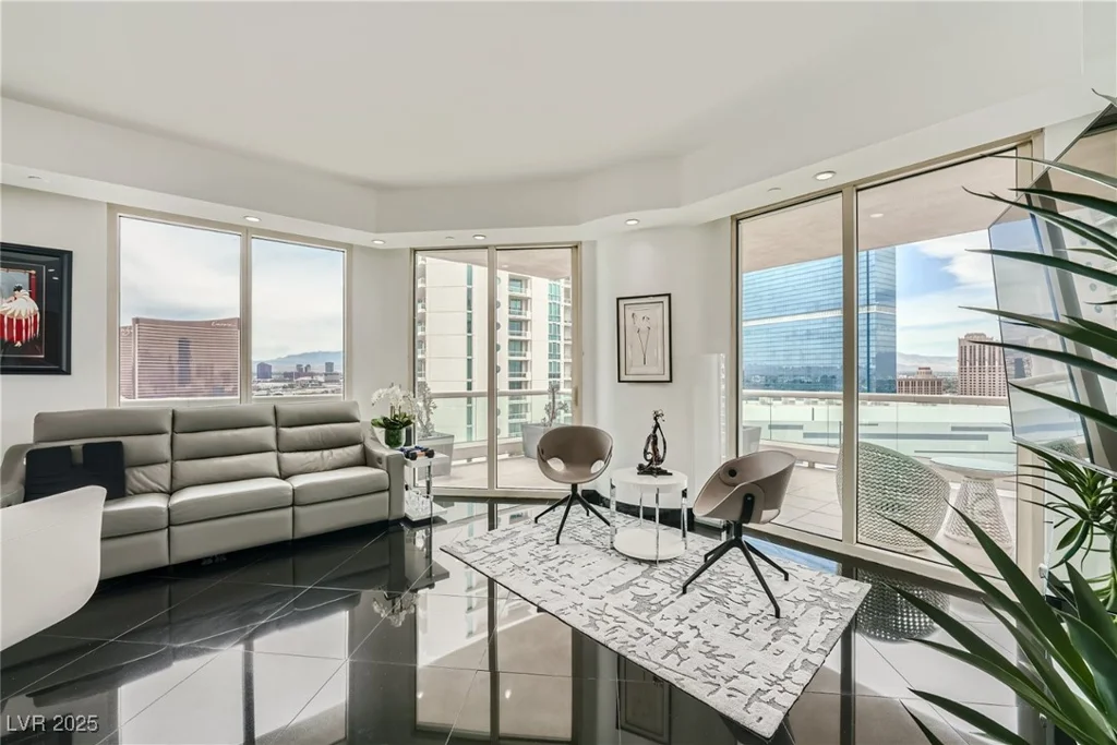2857 Paradise, Las Vegas, NV 89109