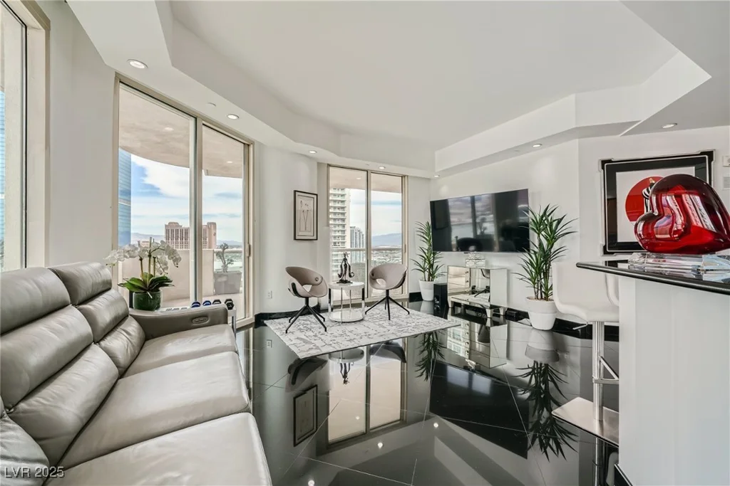 2857 Paradise, Las Vegas, NV 89109