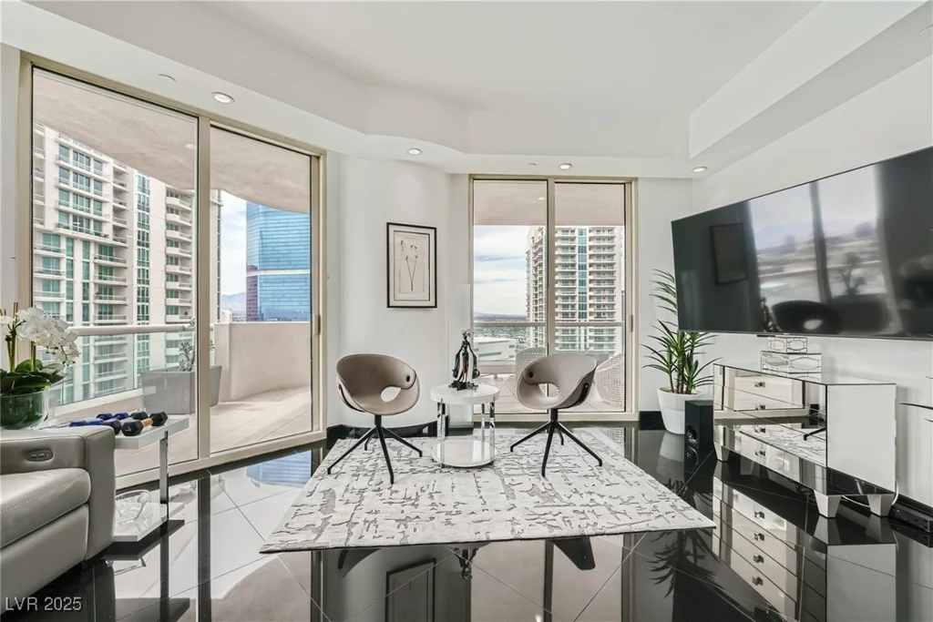2857 Paradise, Las Vegas, NV 89109