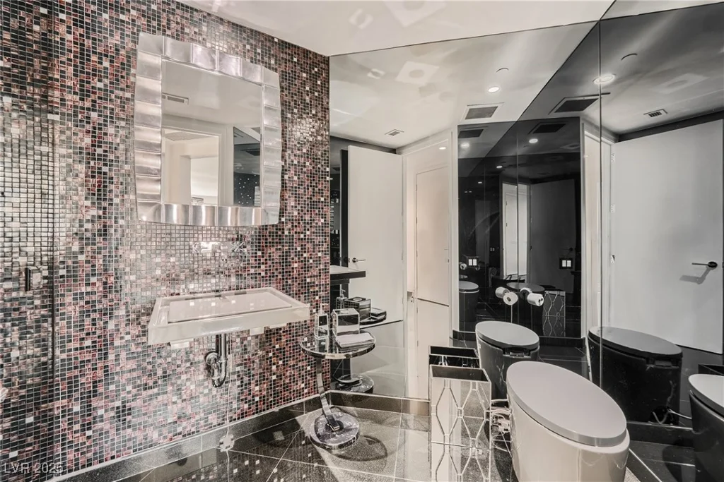 2857 Paradise, Las Vegas, NV 89109