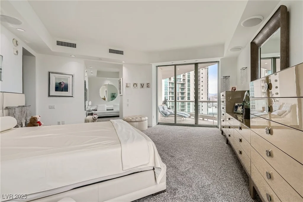2857 Paradise, Las Vegas, NV 89109
