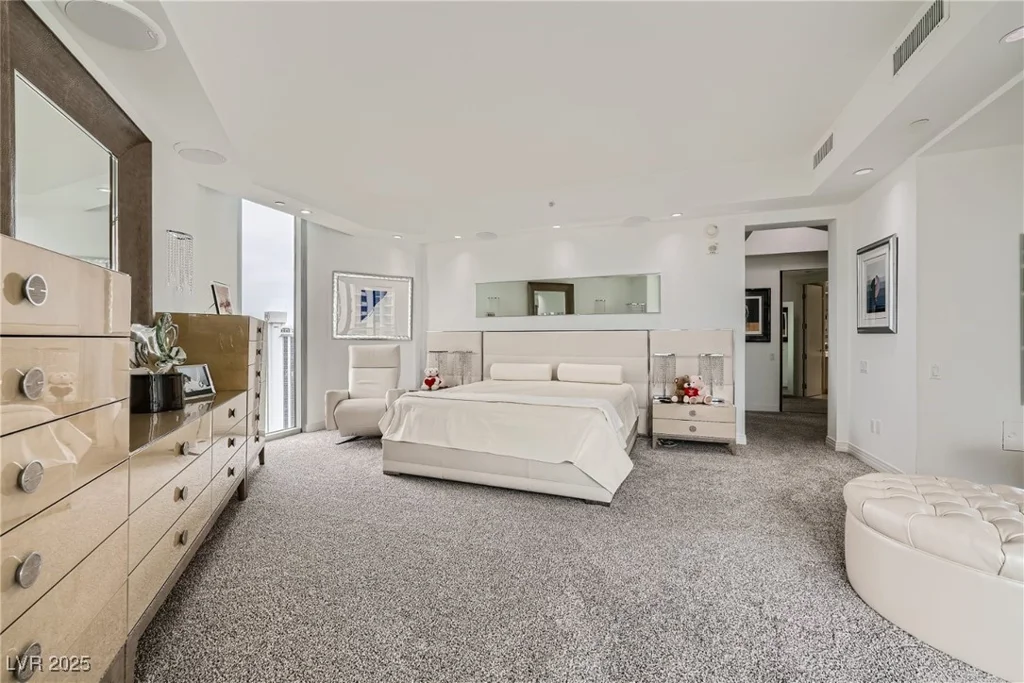 2857 Paradise, Las Vegas, NV 89109