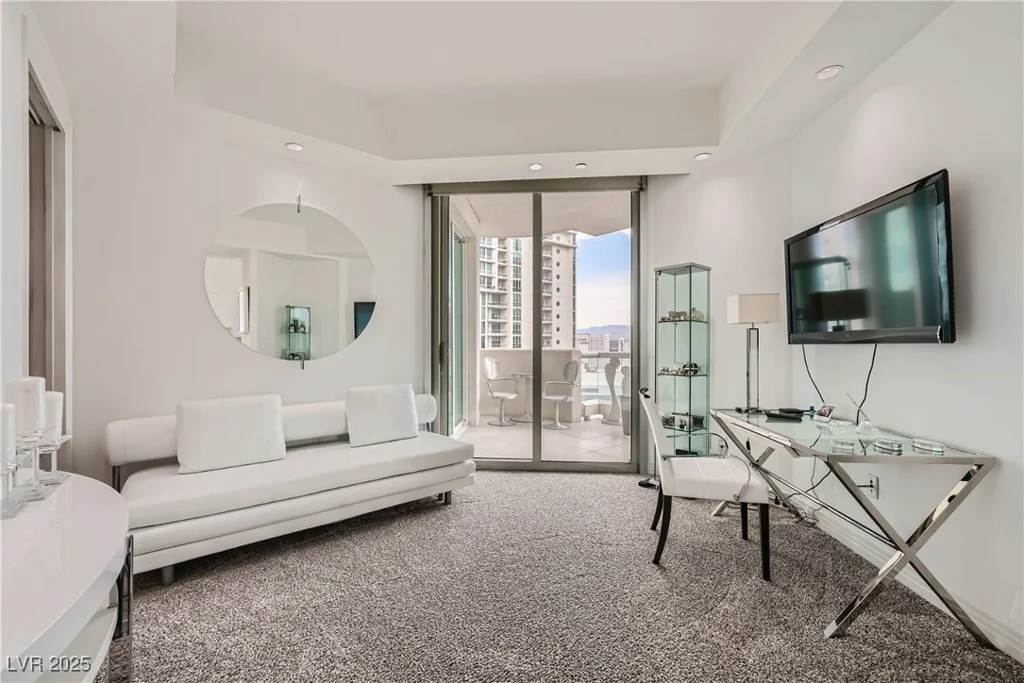 2857 Paradise, Las Vegas, NV 89109