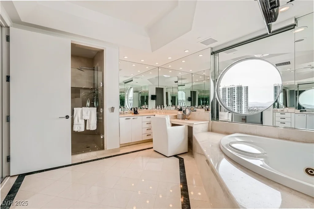 2857 Paradise, Las Vegas, NV 89109