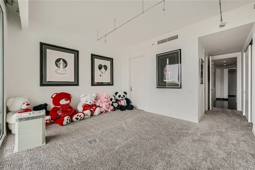 2857 Paradise, Las Vegas, NV 89109