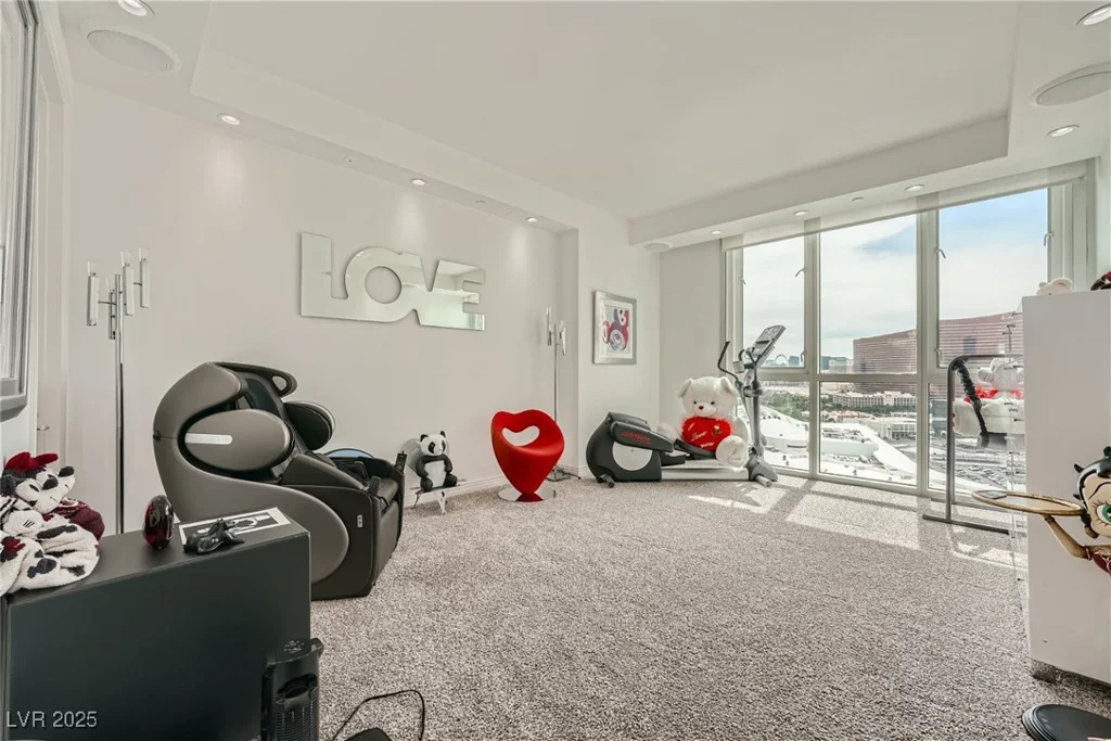 2857 Paradise, Las Vegas, NV 89109