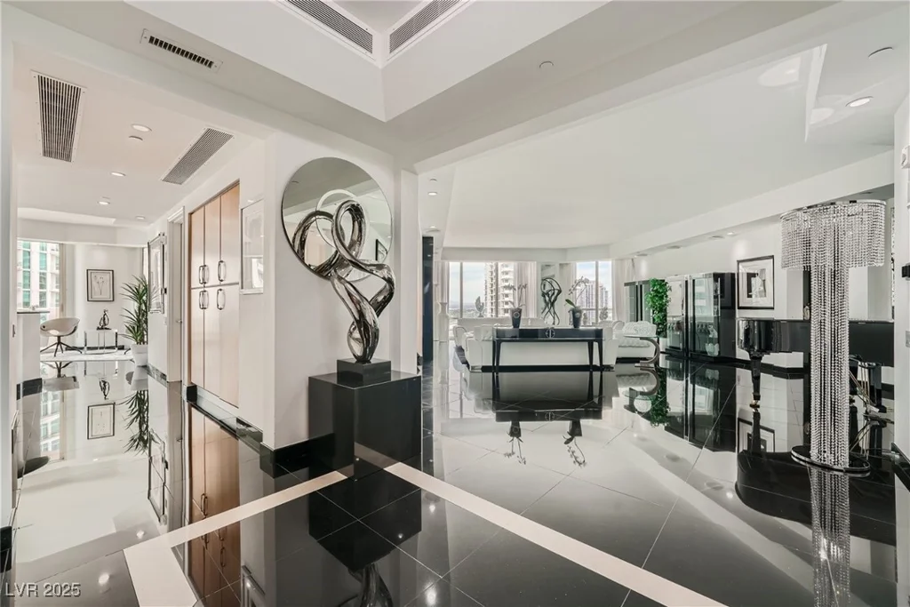 2857 Paradise, Las Vegas, NV 89109