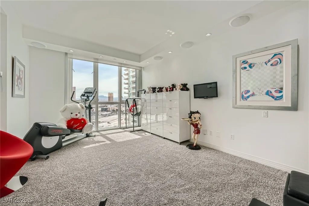 2857 Paradise, Las Vegas, NV 89109