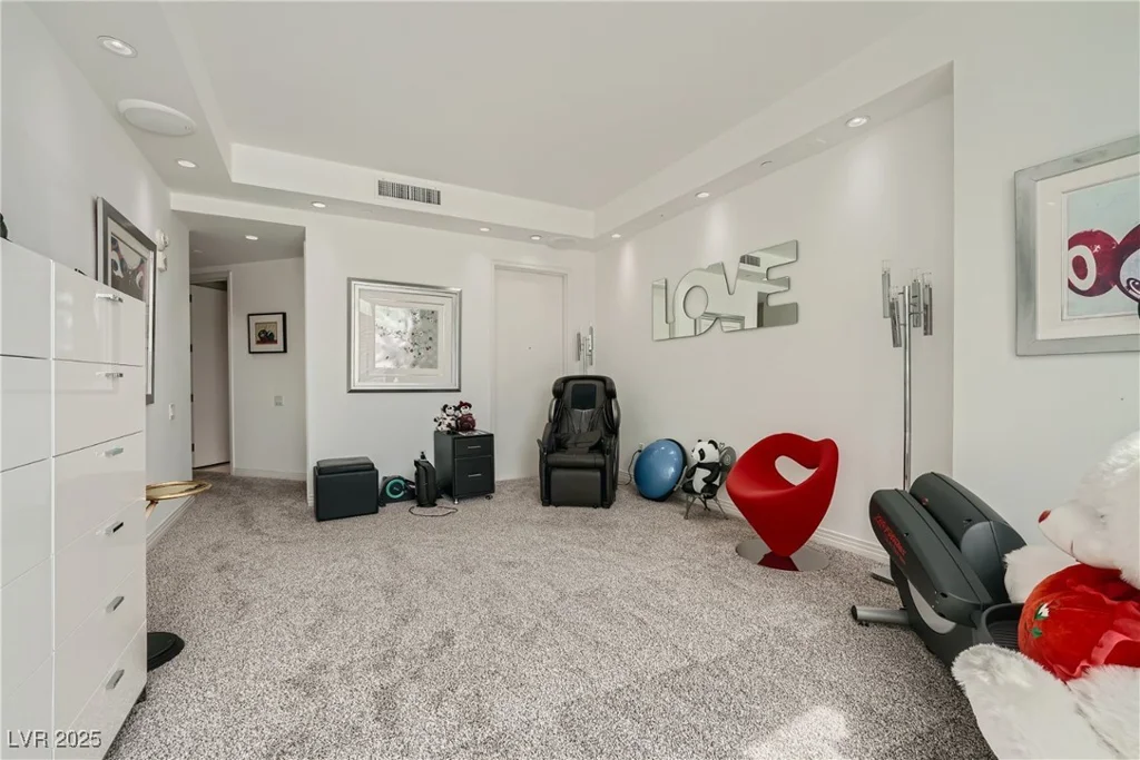 2857 Paradise, Las Vegas, NV 89109