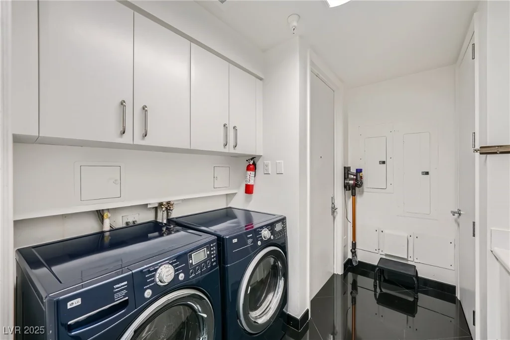 2857 Paradise, Las Vegas, NV 89109