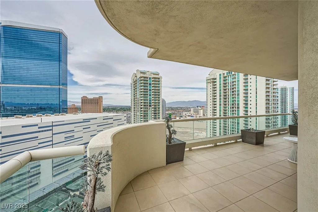 2857 Paradise, Las Vegas, NV 89109
