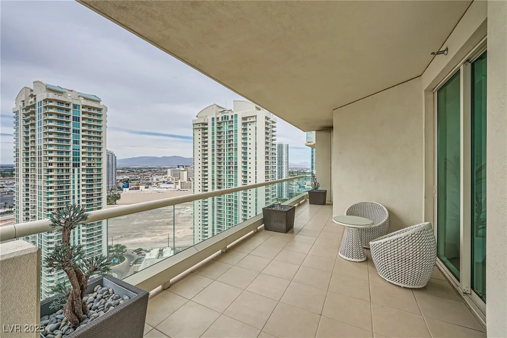 2857 Paradise, Las Vegas, NV 89109