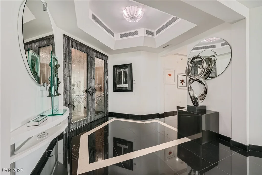 2857 Paradise, Las Vegas, NV 89109