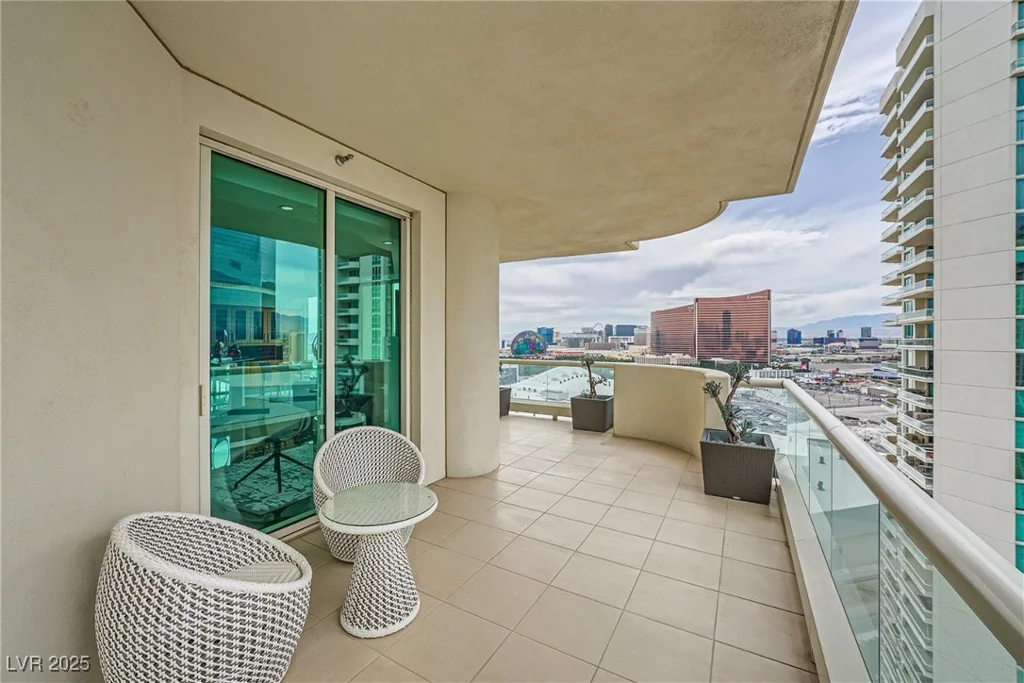 2857 Paradise, Las Vegas, NV 89109