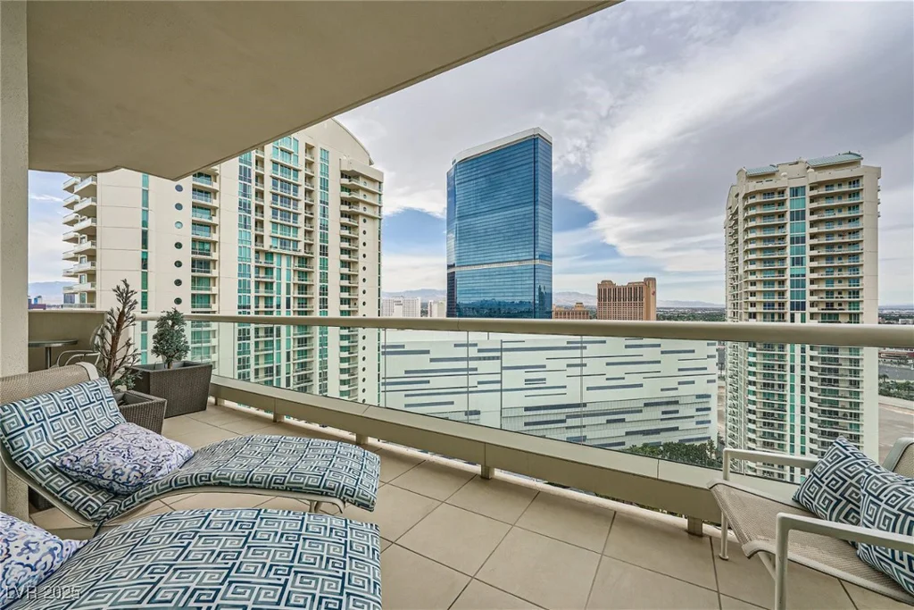 2857 Paradise, Las Vegas, NV 89109