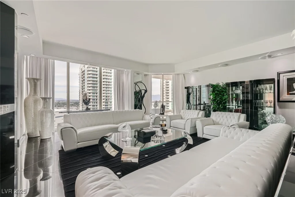 2857 Paradise, Las Vegas, NV 89109