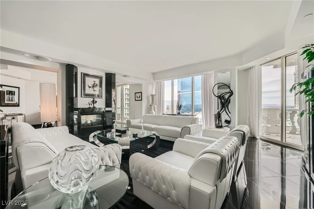2857 Paradise, Las Vegas, NV 89109