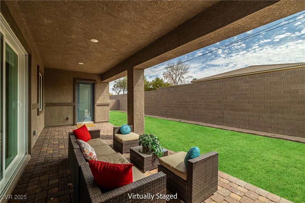 135 Barnett Crest, Henderson, NV 89015