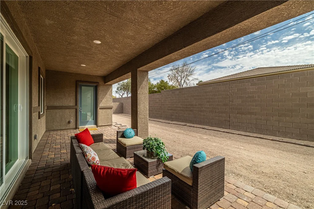 135 Barnett Crest, Henderson, NV 89015