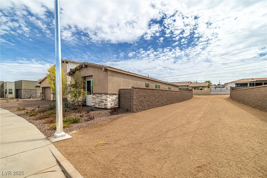 135 Barnett Crest, Henderson, NV 89015