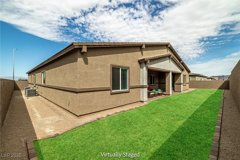 135 Barnett Crest, Henderson, NV 89015