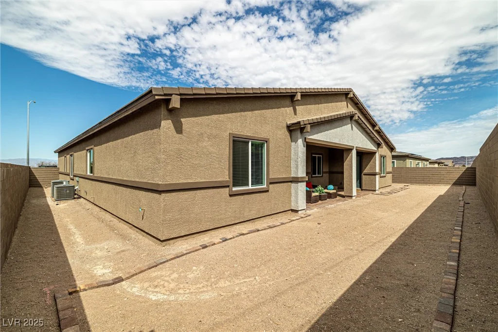 135 Barnett Crest, Henderson, NV 89015