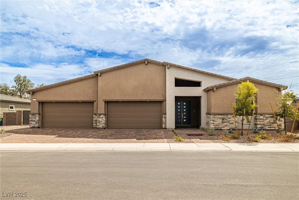 135 Barnett Crest, Henderson, NV 89015