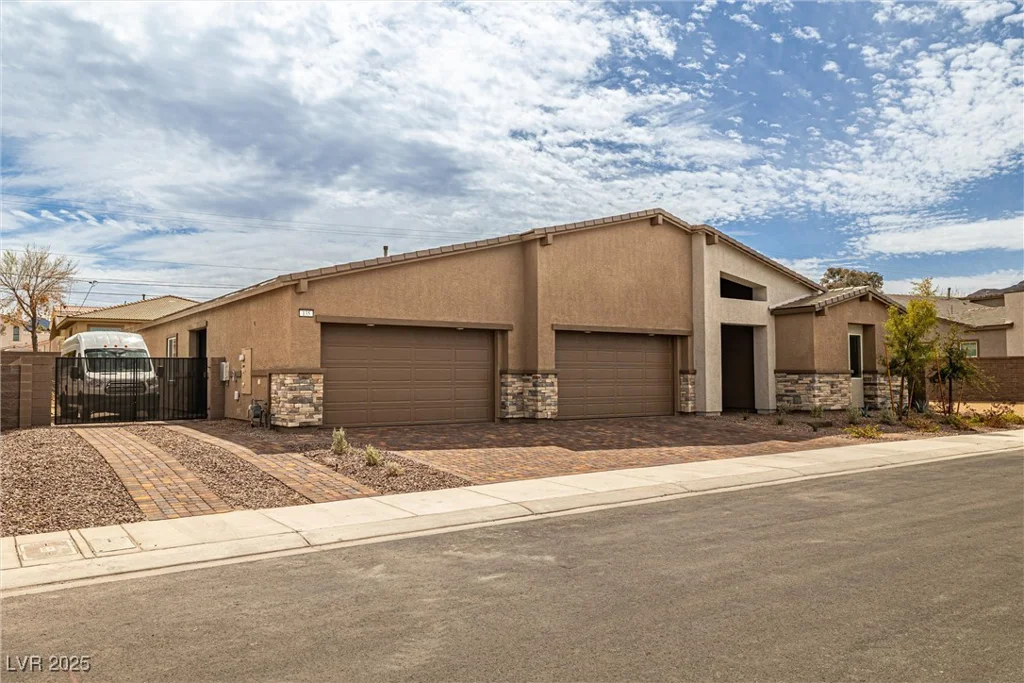 135 Barnett Crest, Henderson, NV 89015