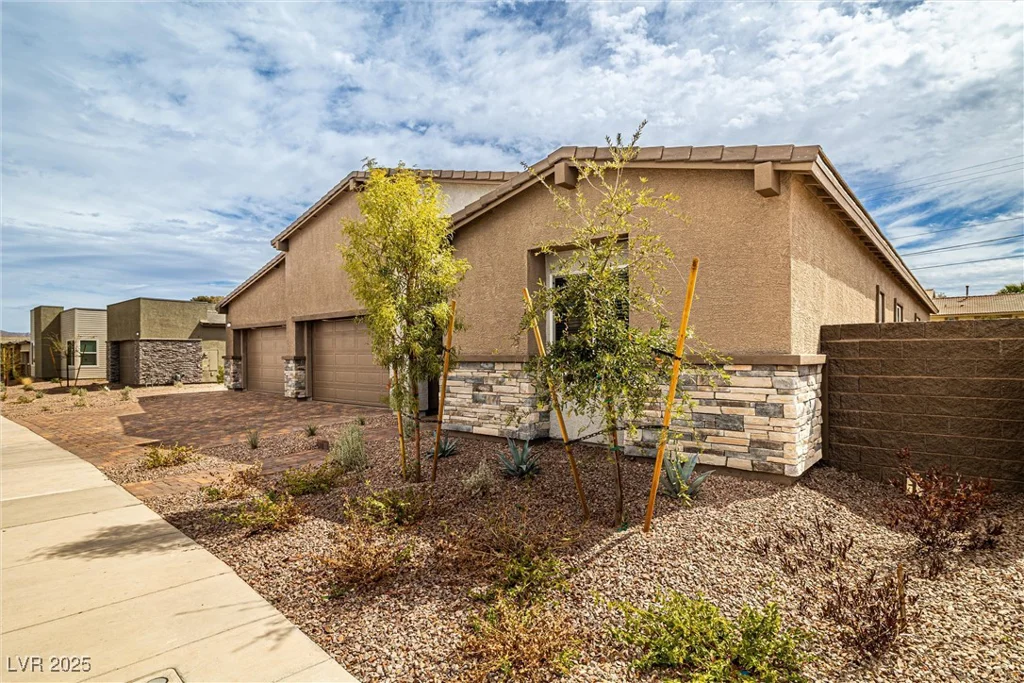 135 Barnett Crest, Henderson, NV 89015