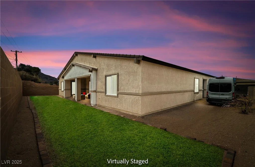 135 Barnett Crest, Henderson, NV 89015