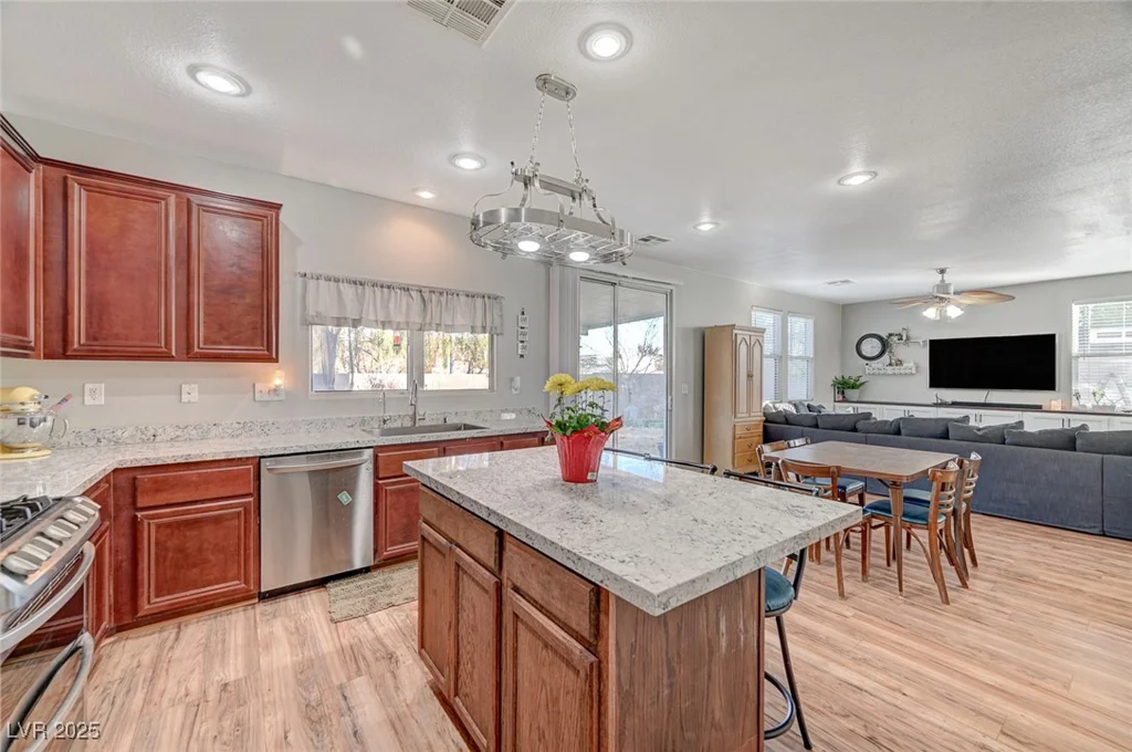 6104 Talbot Springs, North Las Vegas, NV 89081