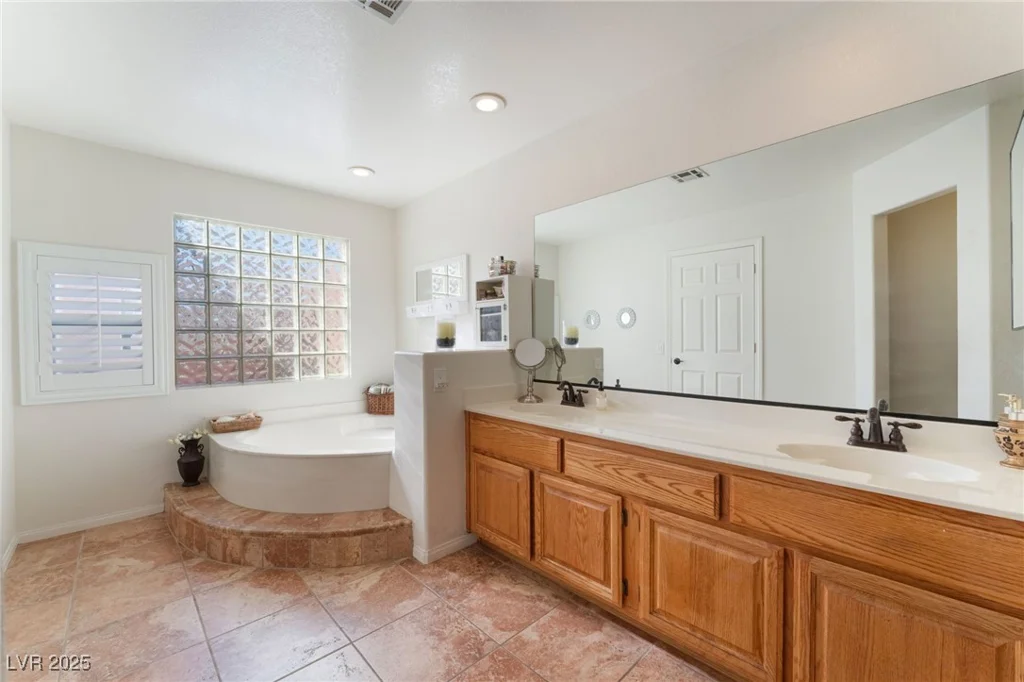 3040 Ocean Port, Las Vegas, NV 89117