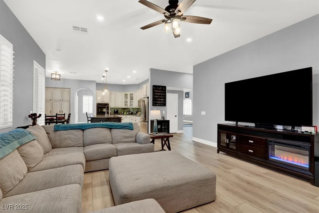 8102 Villa De La Playa, Las Vegas, NV 89131