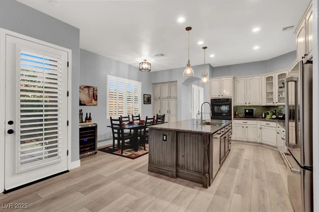 8102 Villa De La Playa, Las Vegas, NV 89131