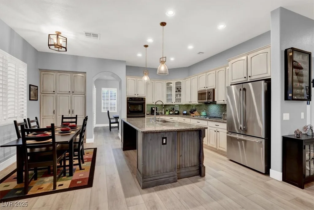 8102 Villa De La Playa, Las Vegas, NV 89131
