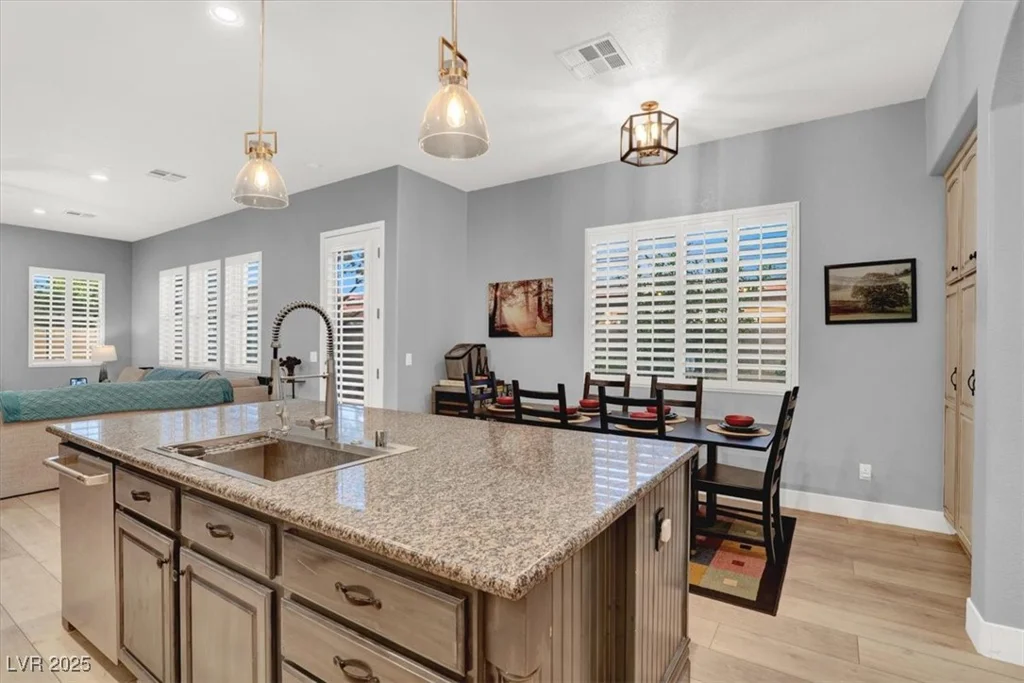 8102 Villa De La Playa, Las Vegas, NV 89131