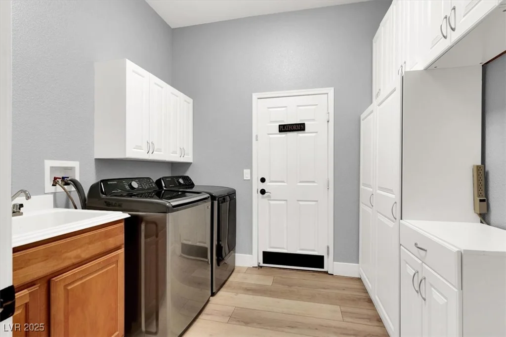 8102 Villa De La Playa, Las Vegas, NV 89131