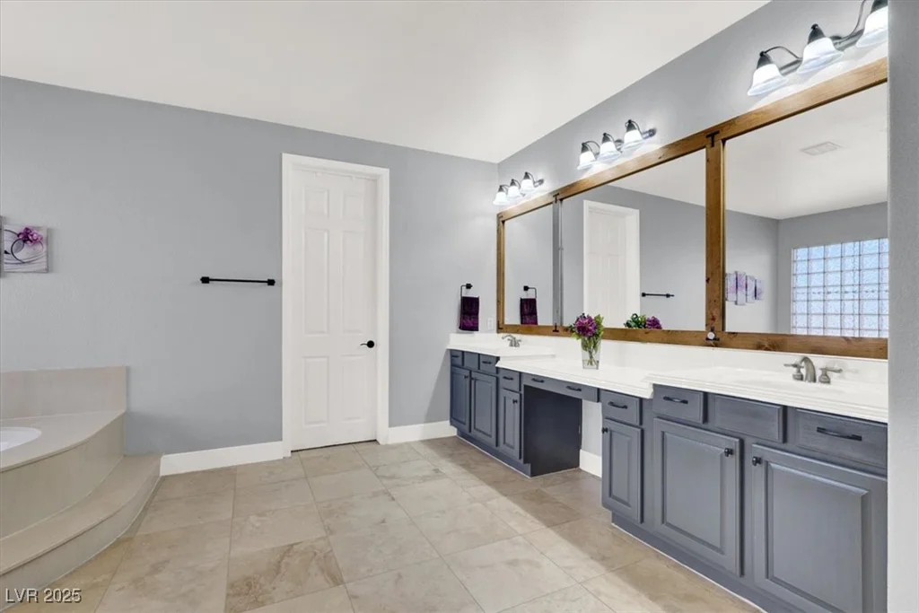8102 Villa De La Playa, Las Vegas, NV 89131