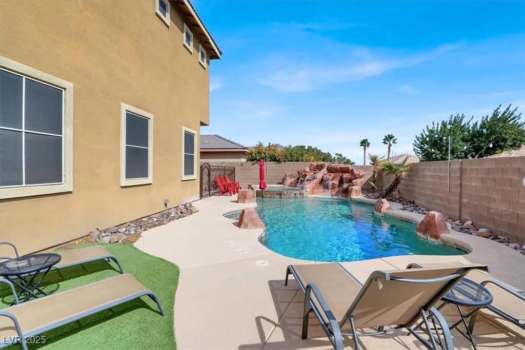 8102 Villa De La Playa, Las Vegas, NV 89131