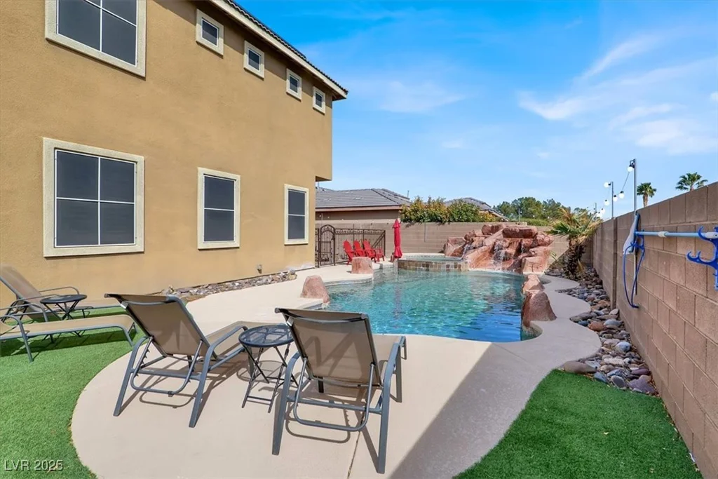 8102 Villa De La Playa, Las Vegas, NV 89131