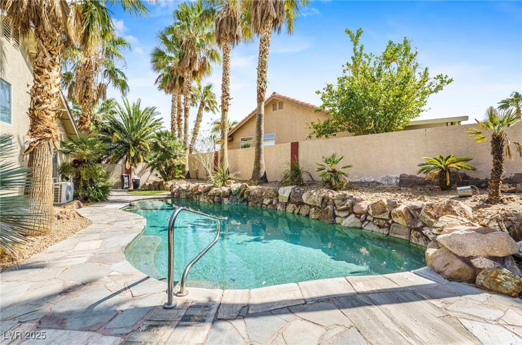 124 Beach Oak, Henderson, NV 89002