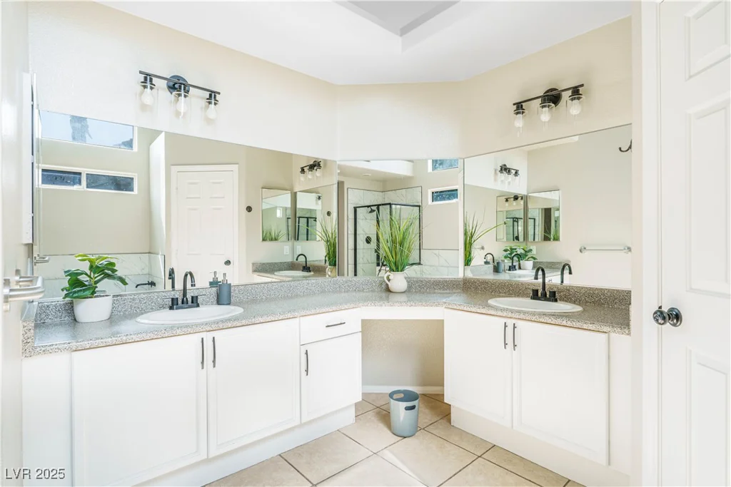 124 Beach Oak, Henderson, NV 89002