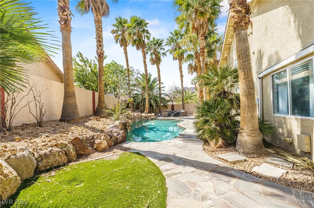 124 Beach Oak, Henderson, NV 89002