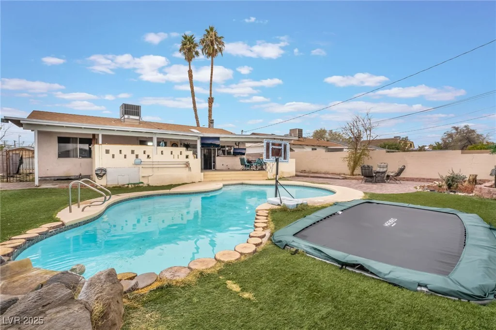 212 Torrey Pines, Las Vegas, NV 89107