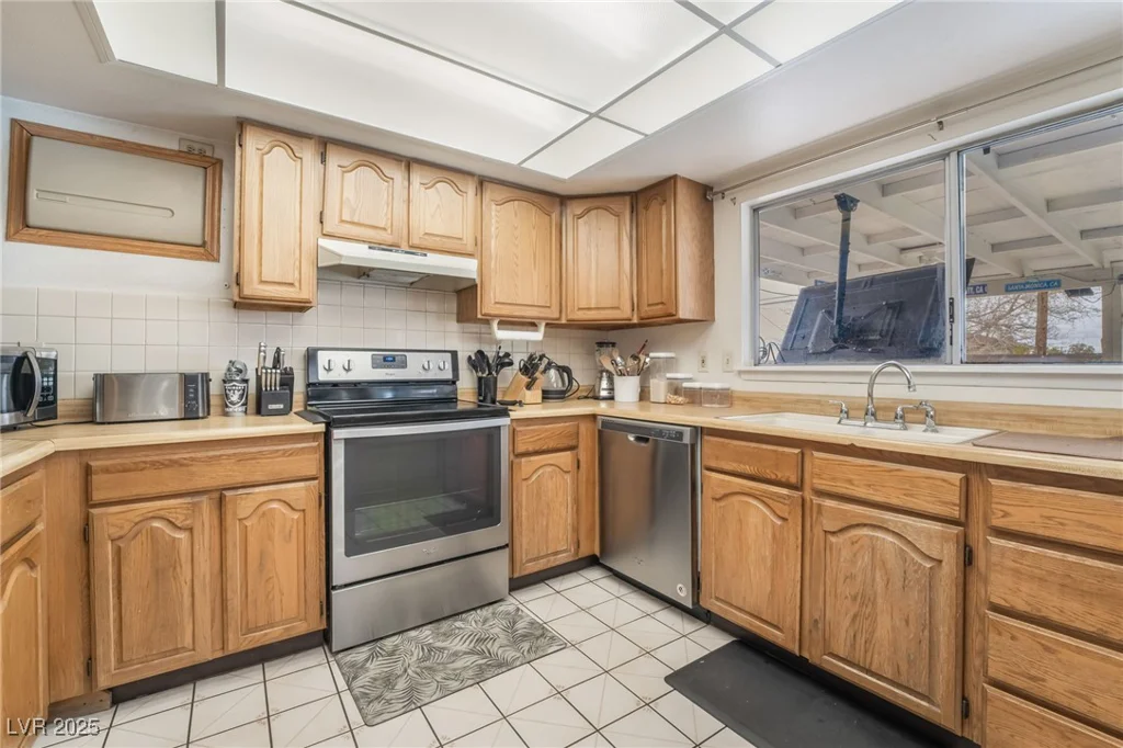 212 Torrey Pines, Las Vegas, NV 89107