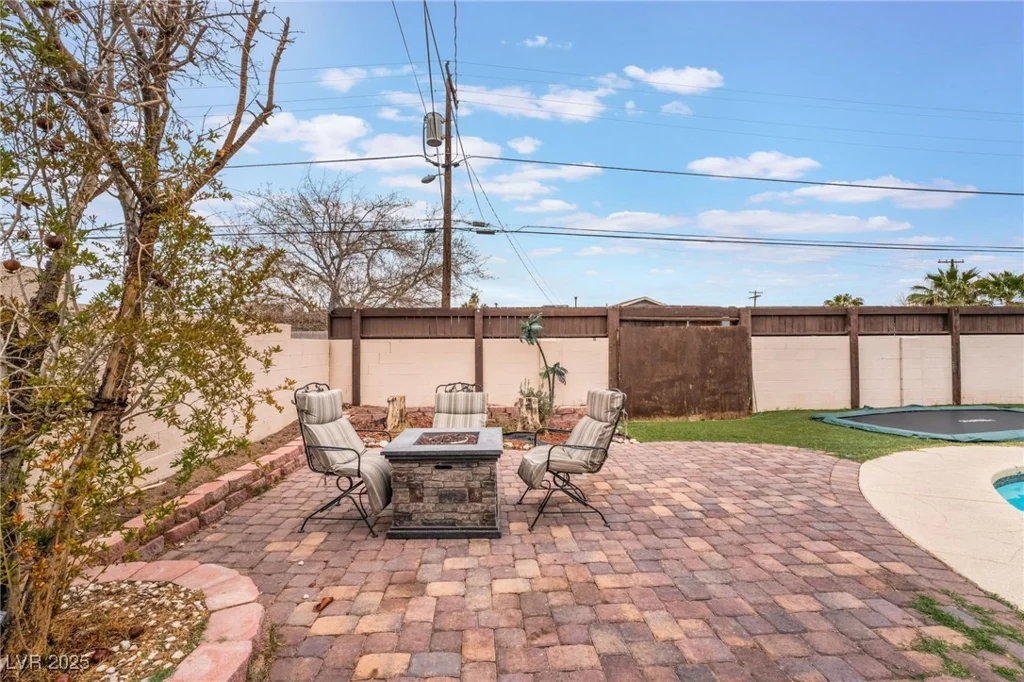 212 Torrey Pines, Las Vegas, NV 89107