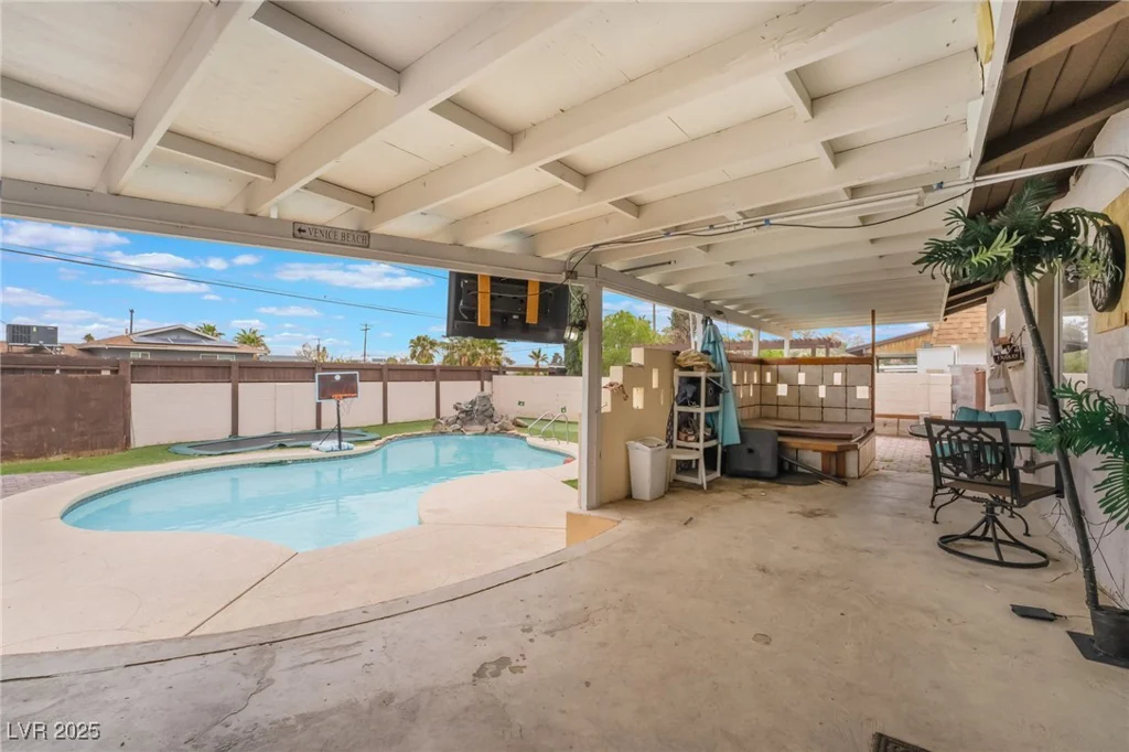 212 Torrey Pines, Las Vegas, NV 89107