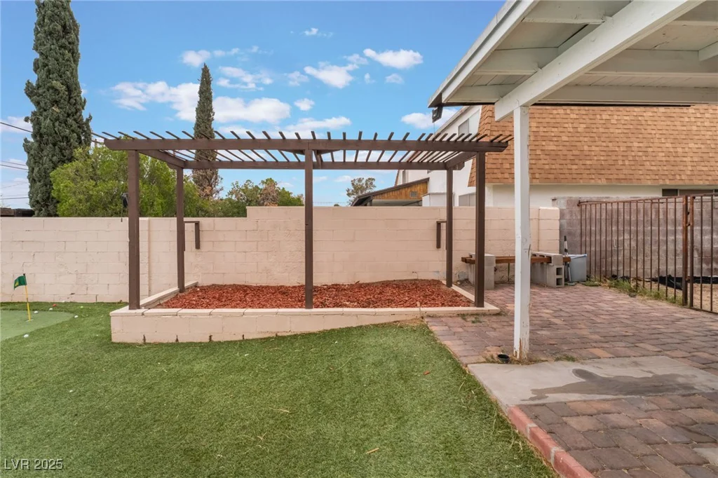 212 Torrey Pines, Las Vegas, NV 89107