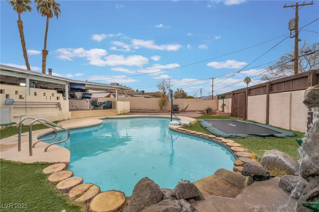 212 Torrey Pines, Las Vegas, NV 89107