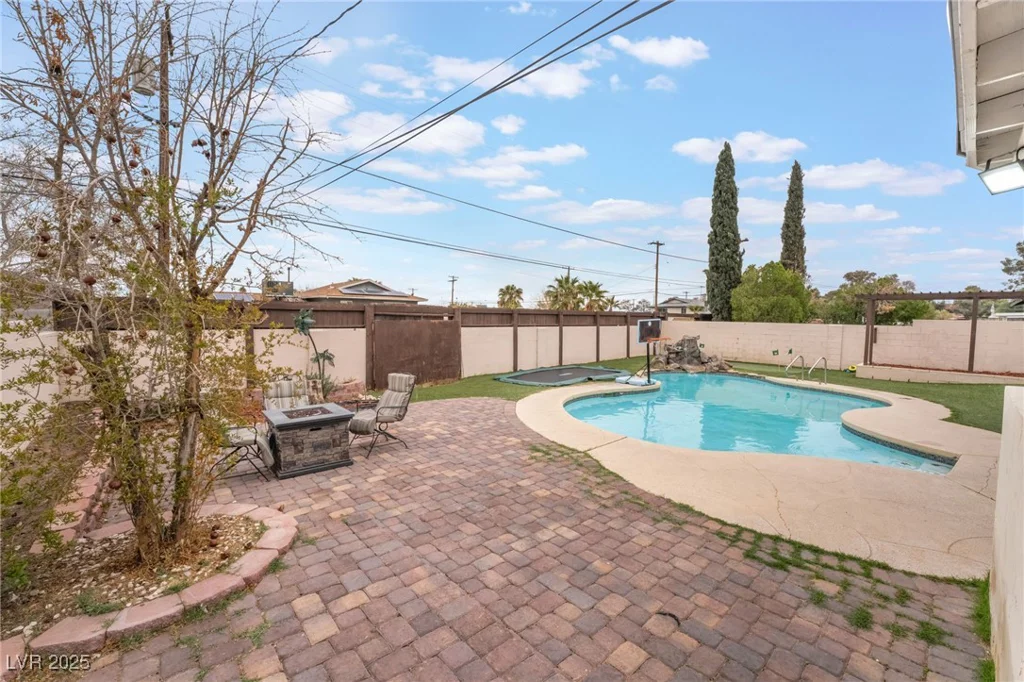 212 Torrey Pines, Las Vegas, NV 89107